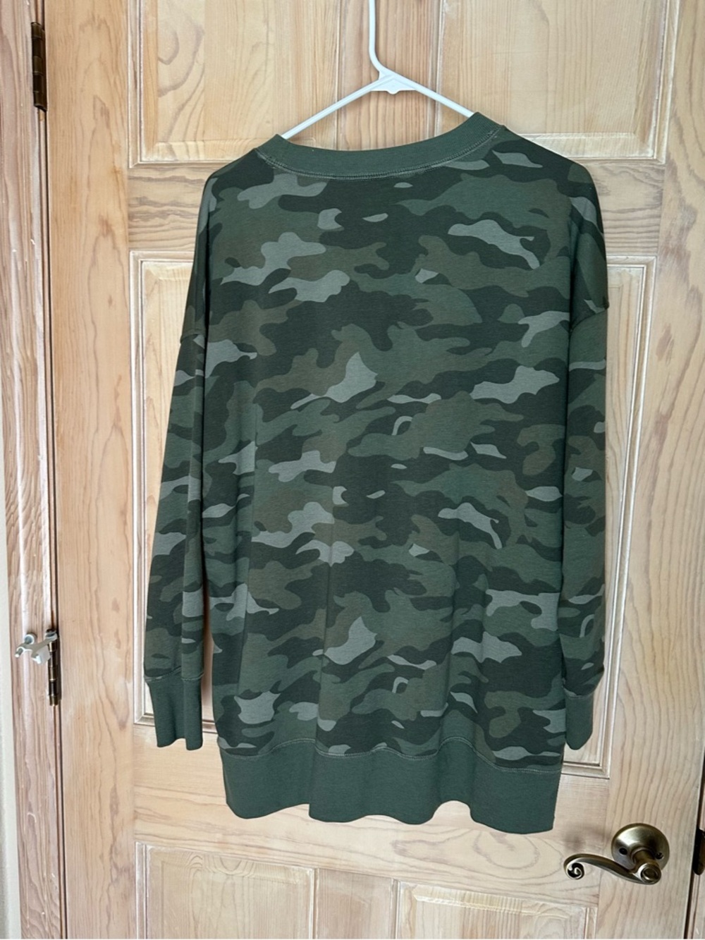 NWT Ladie’s Camo Tunic Sweatshirt - Picture 2 of 4